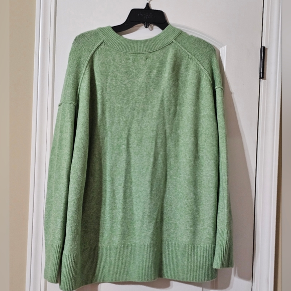 NWT Aerie Green V-Neck Sweater - Picture 4 of 6